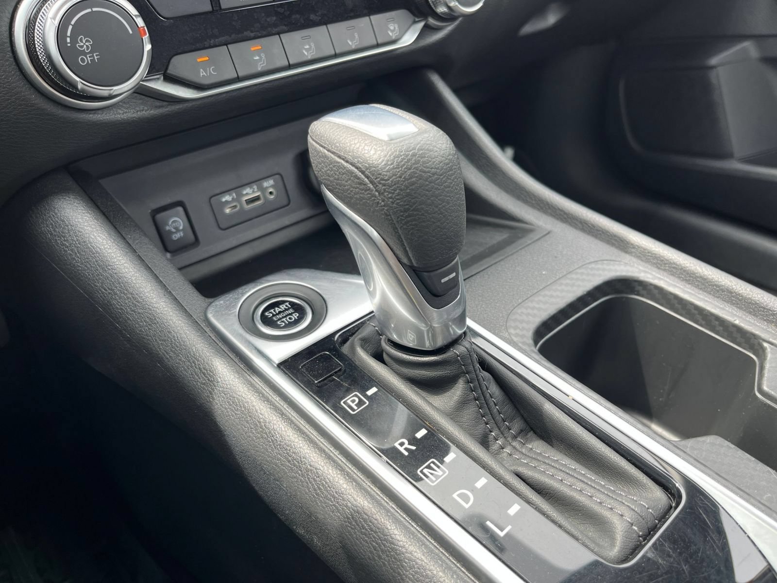 Used 2025 Nissan Sentra SV FWD image 38