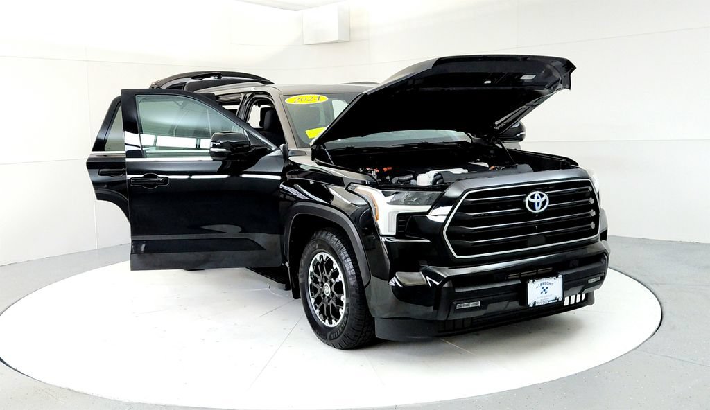 Certified 2024 Toyota Sequoia SR5 w/ TRD Off-Road Package AWD/4WD image 9