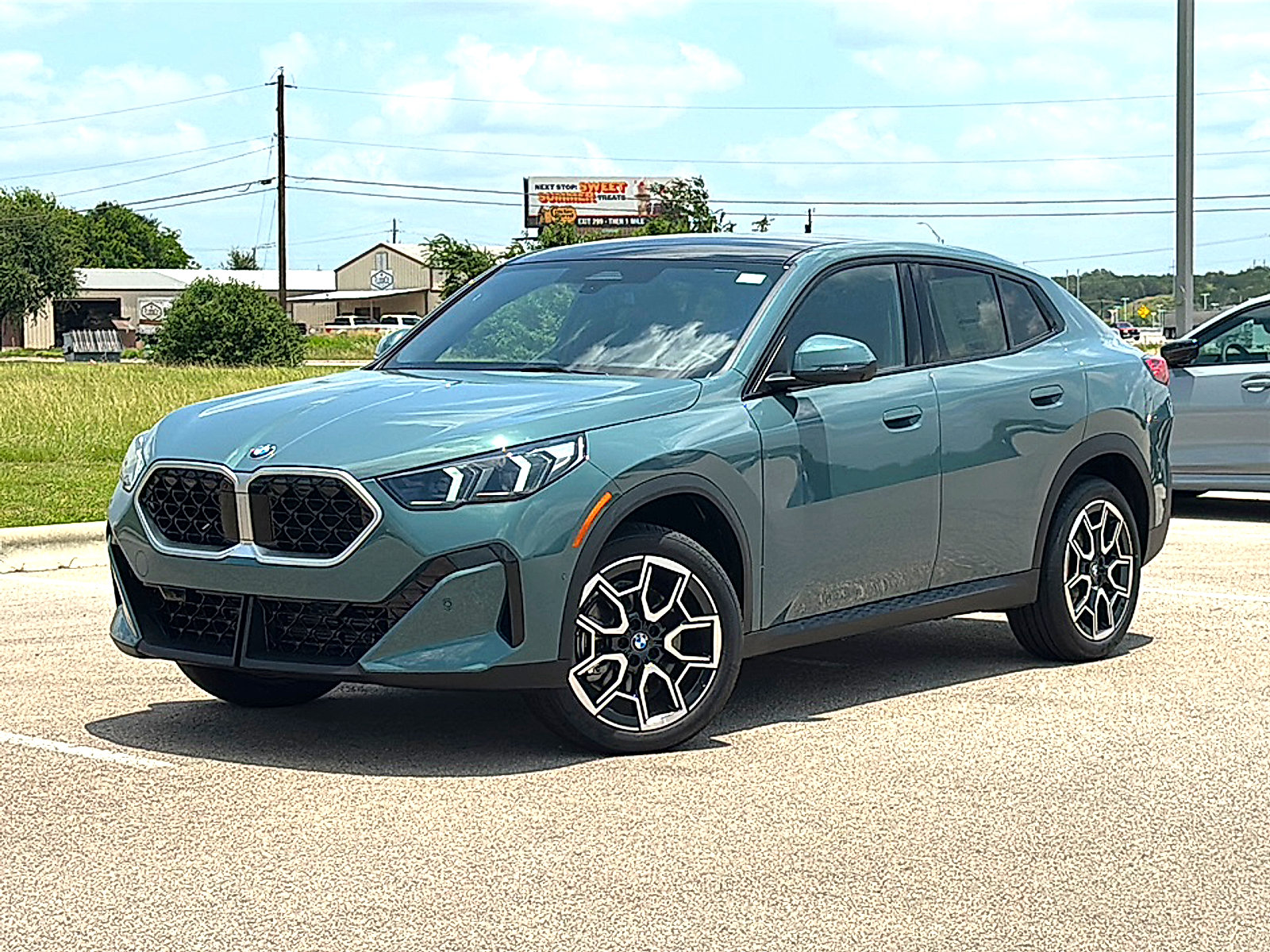 New 2026 BMW X2 xDrive28i w/ Technology Package AWD/4WD image 2