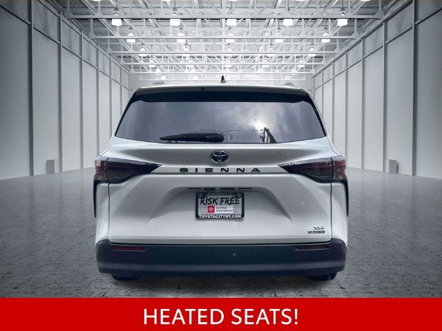 Certified 2025 Toyota Sienna XLE FWD image 9