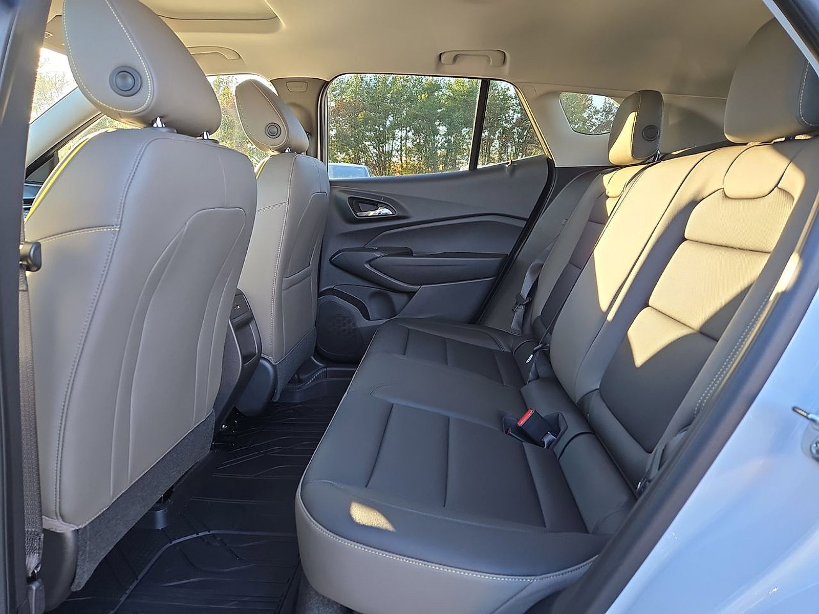 New 2025 Chevrolet Trax ACTIV w/ Sunroof Package image 13