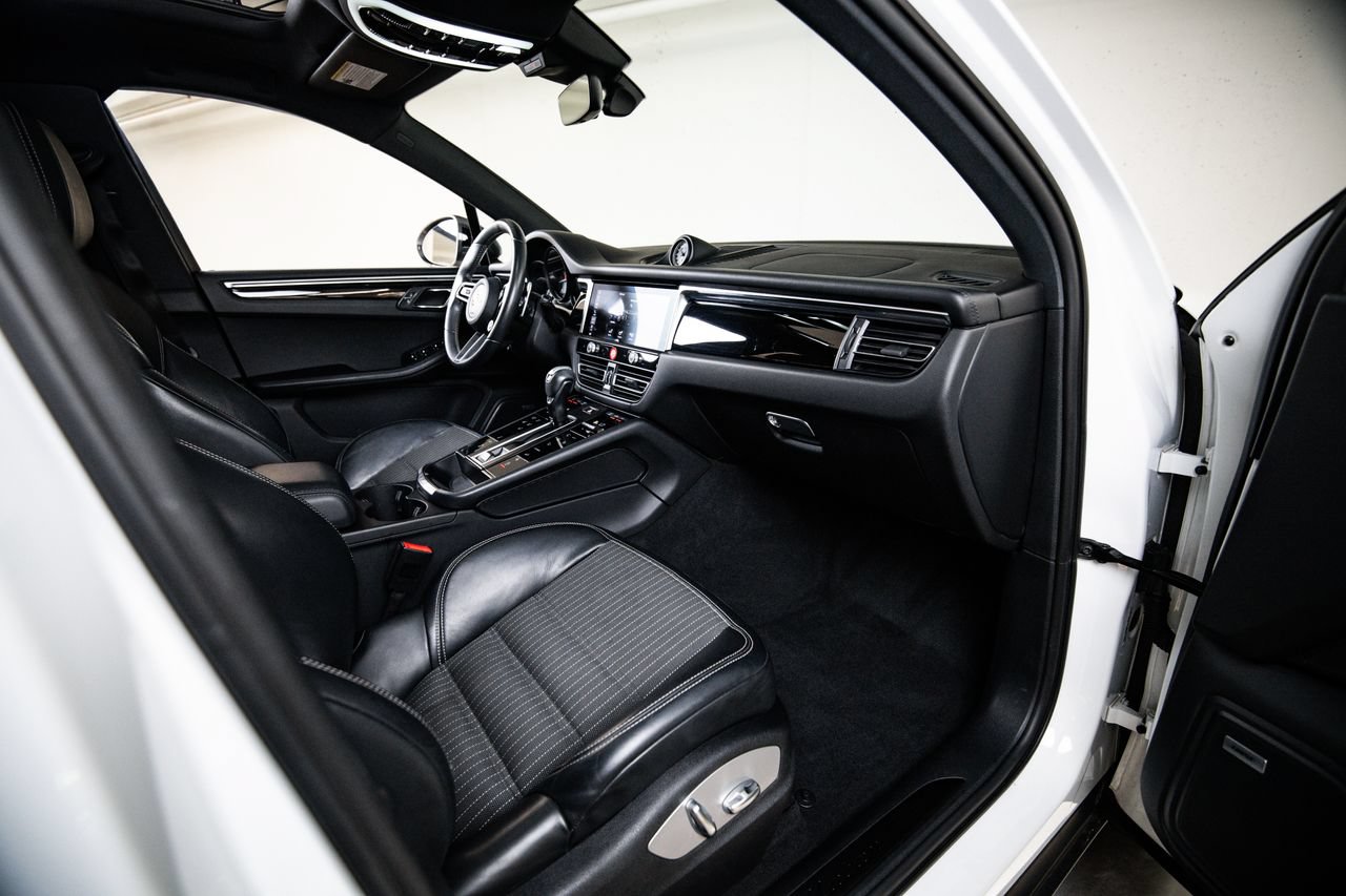 Certified 2024 Porsche Macan Turbo AWD/4WD image 28