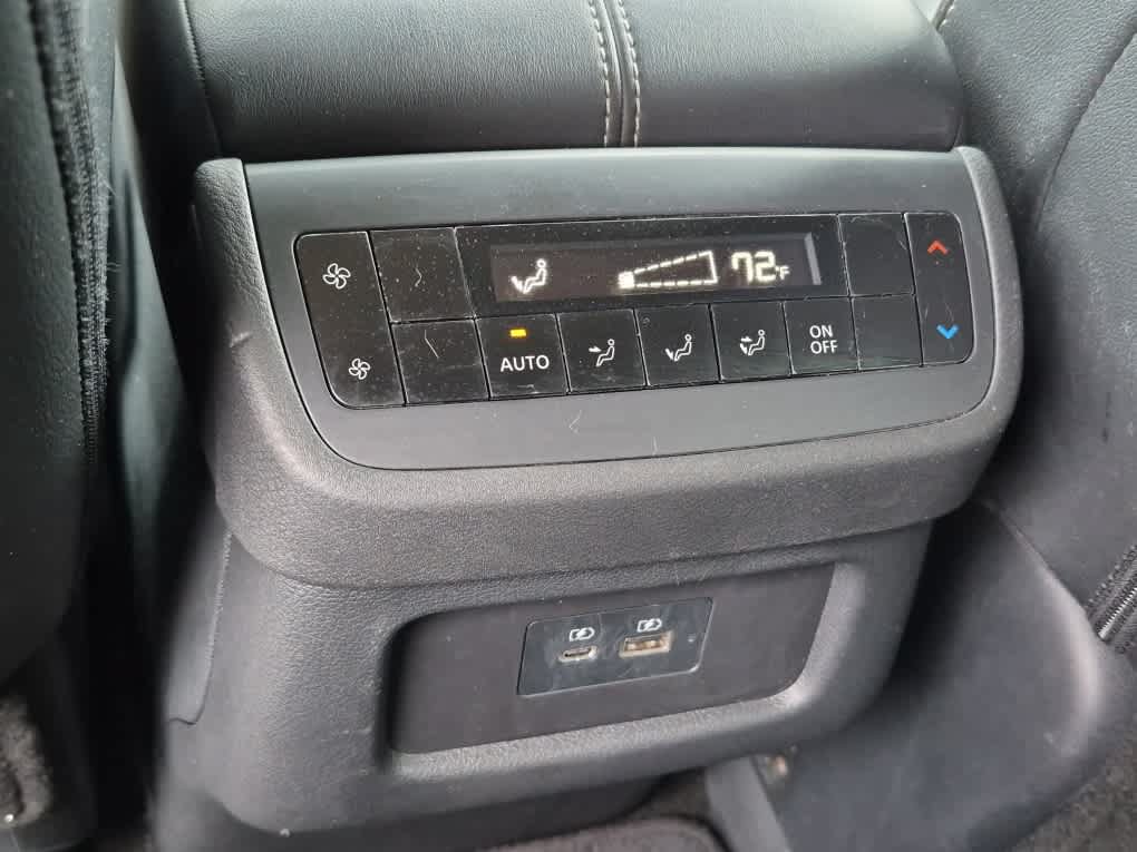 Used 2023 Nissan Pathfinder SL AWD/4WD image 9