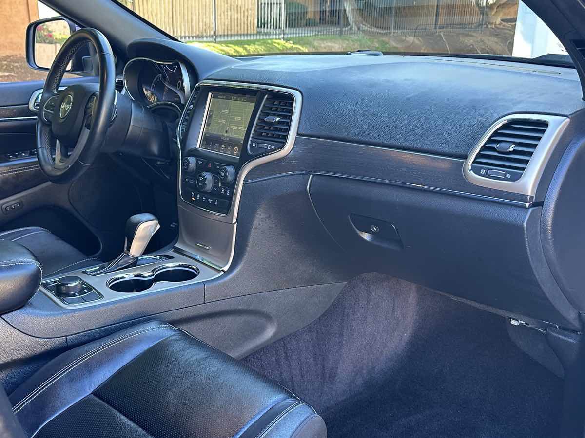 Used 2017 Jeep Grand Cherokee Limited w/ Luxury Group II AWD/4WD image 24