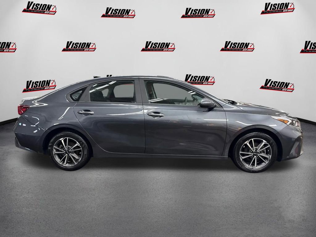 Used 2022 Kia Forte LXS image 4