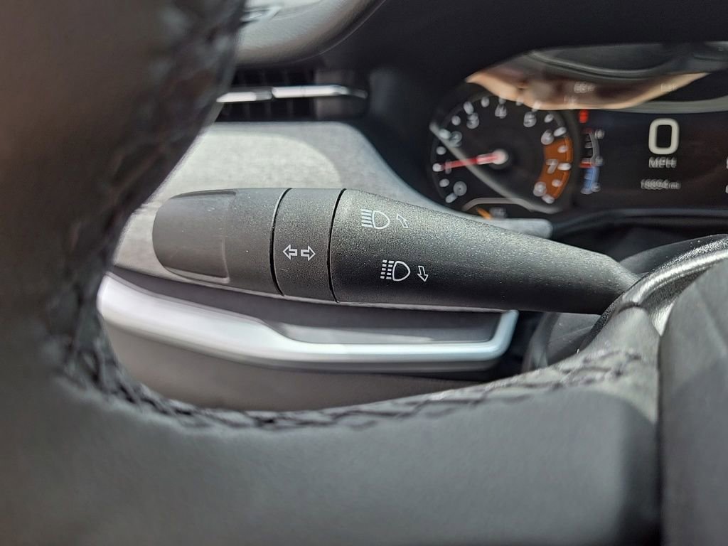 Used 2024 Jeep Compass Latitude w/ Sun and Sound Group AWD/4WD image 27