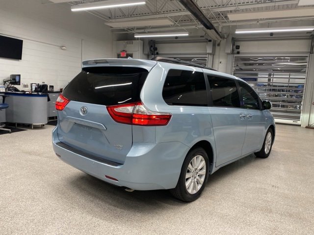 Used 2017 Toyota Sienna Limited image 6