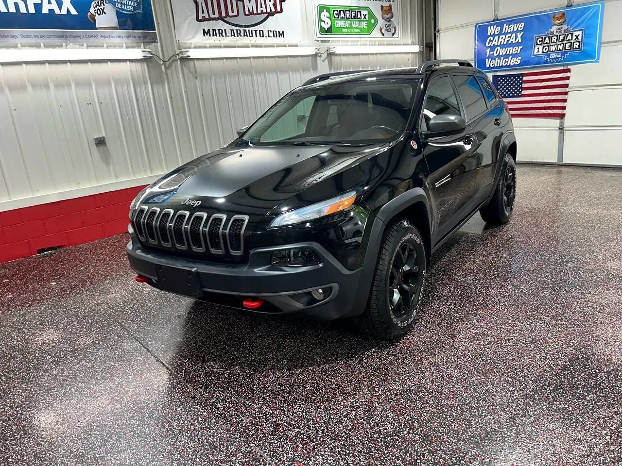Used 2018 Jeep Cherokee Trailhawk w/ Cold Weather Group image 2