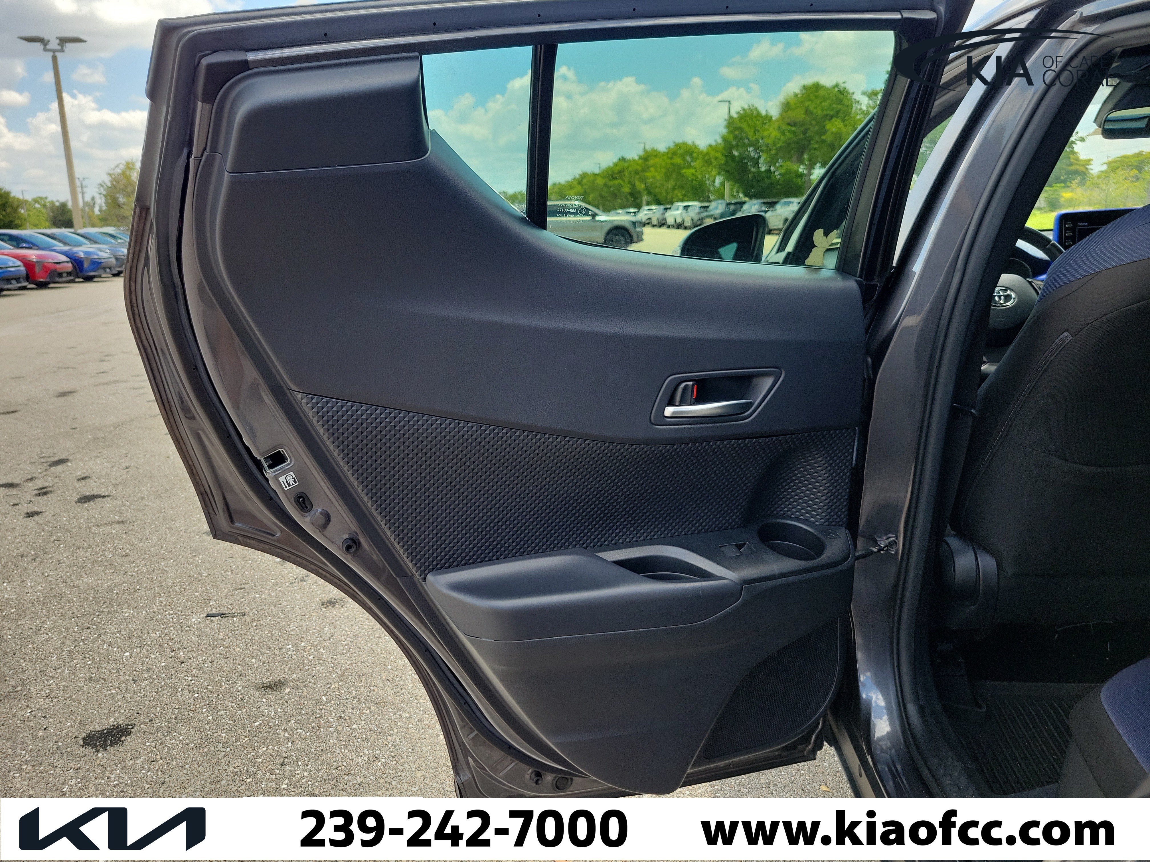 Used 2020 Toyota C-HR XLE FWD image 14