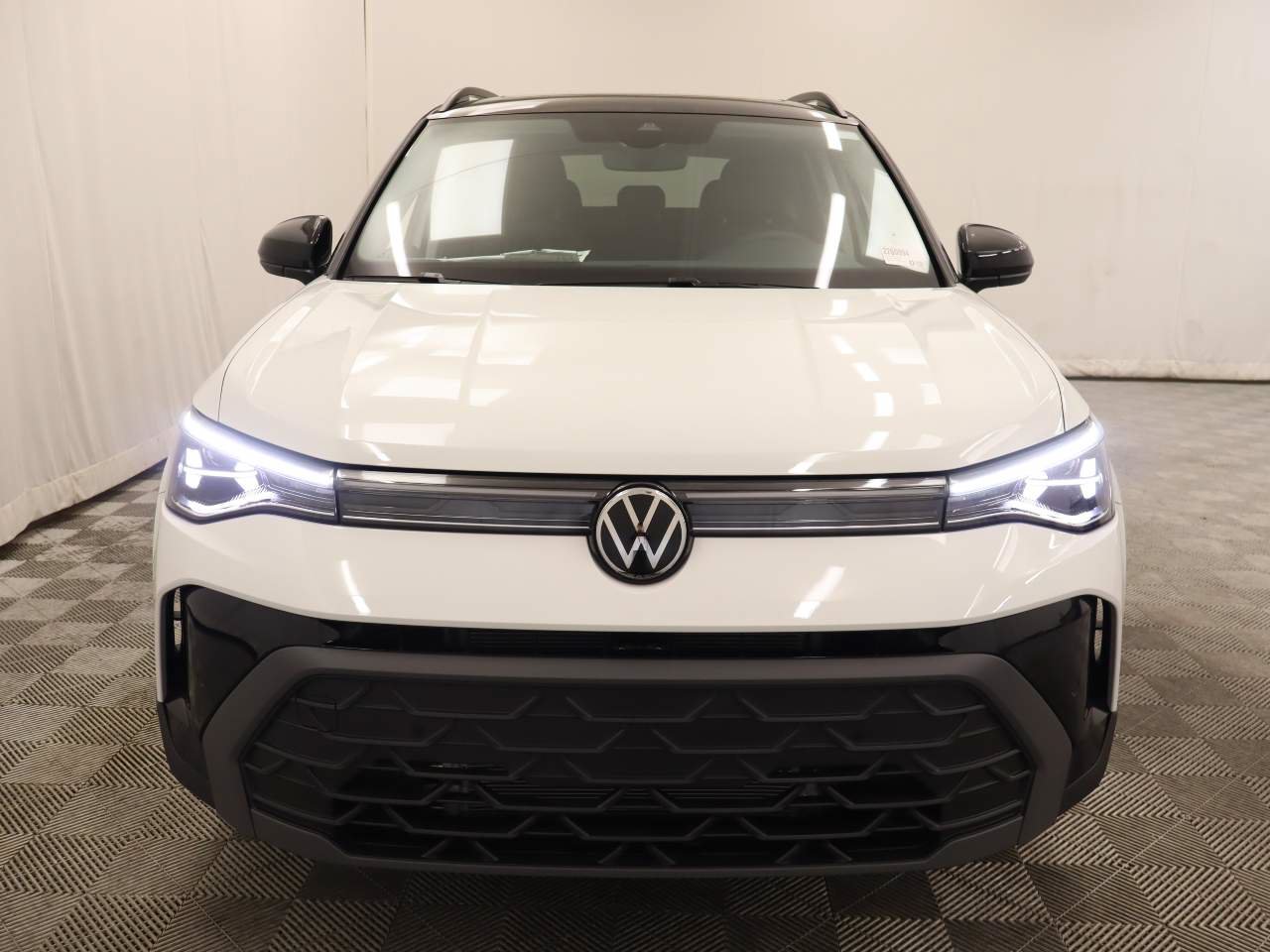 New 2026 Volkswagen Taos SE FWD image 4