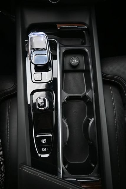Used 2023 Volvo XC60 B5 Ultimate w/ Climate Package FWD image 12
