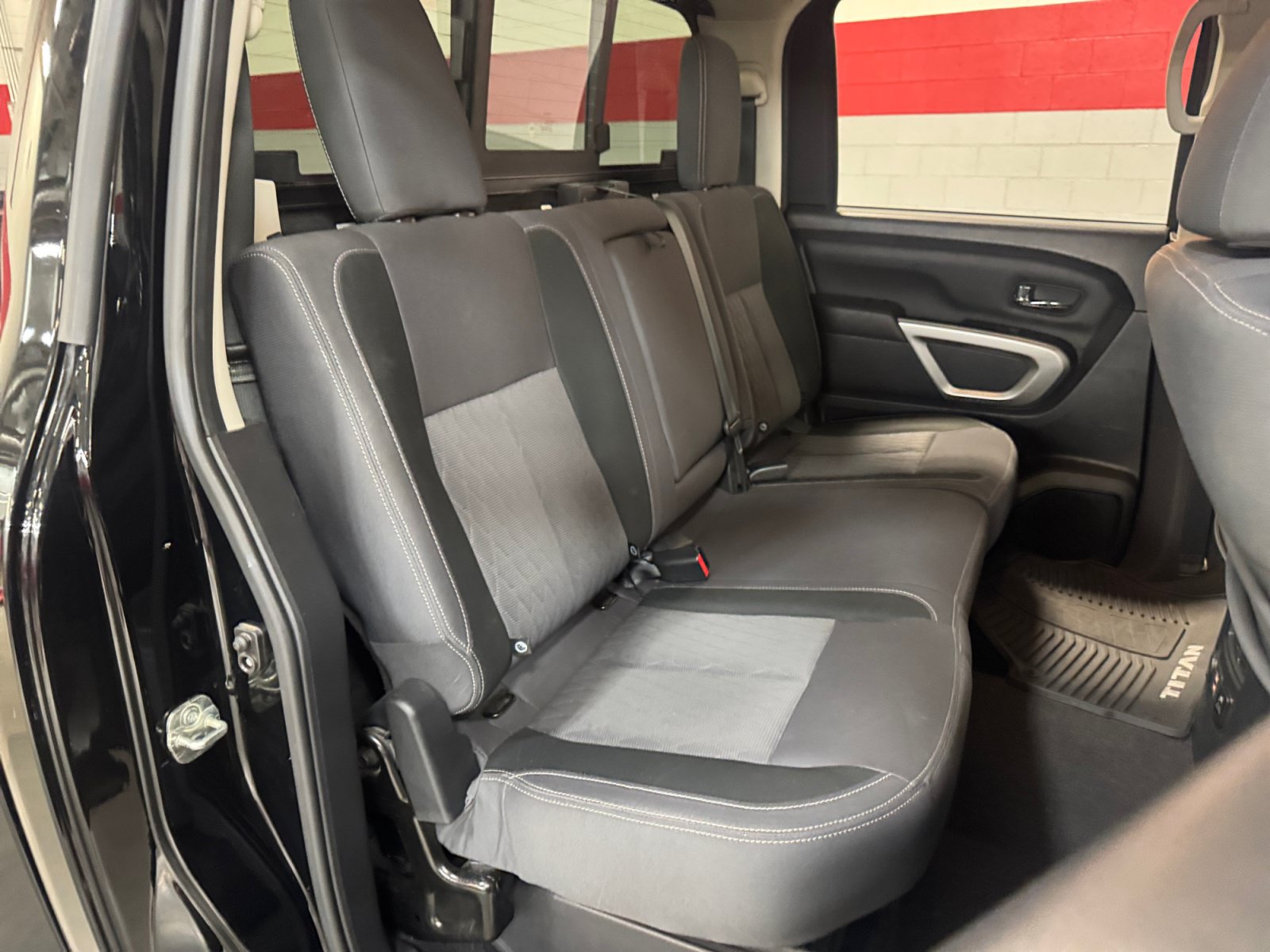 Used 2020 Nissan Titan SV w/ SV Convenience Package AWD/4WD image 18