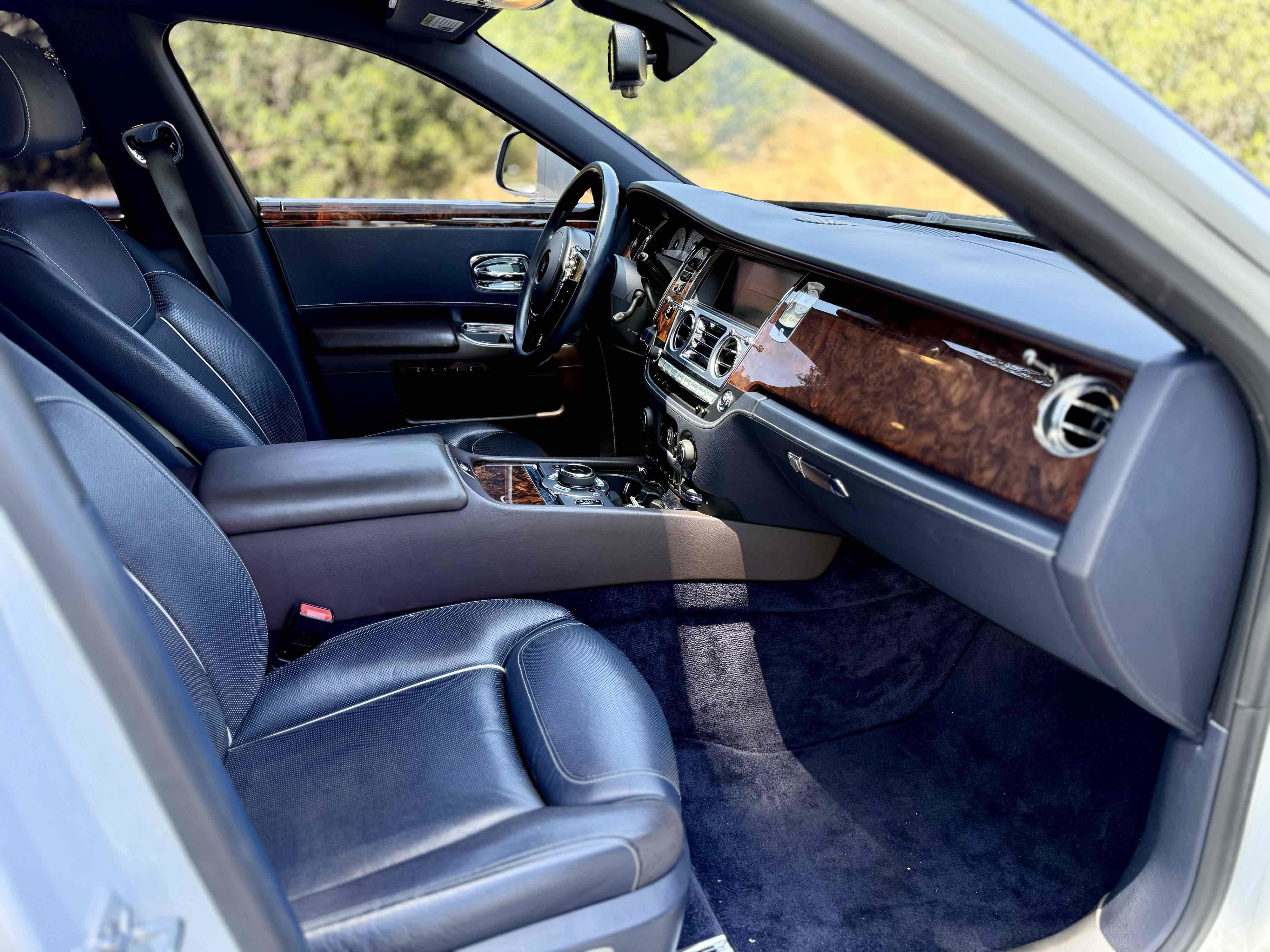 Used 2016 Rolls-Royce Ghost RWD image 19