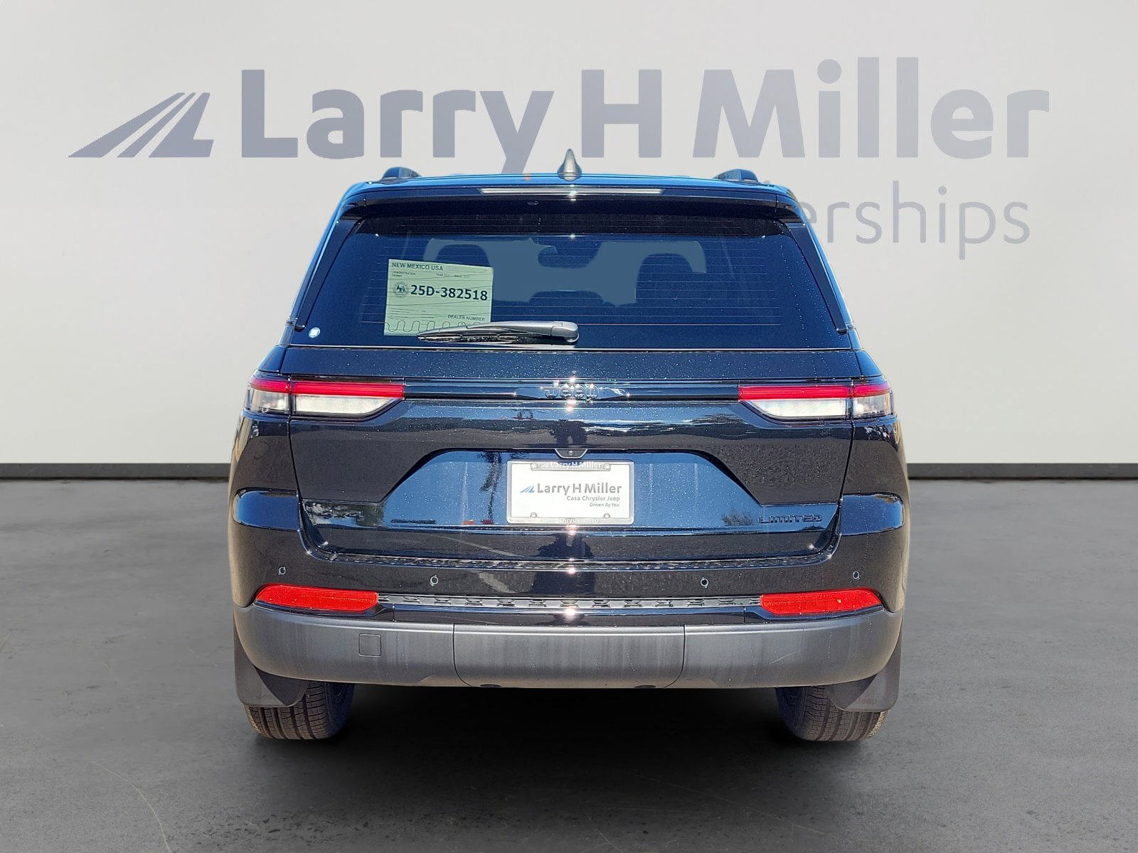 New 2025 Jeep Grand Cherokee Limited w/ Black Appearance Package image 5