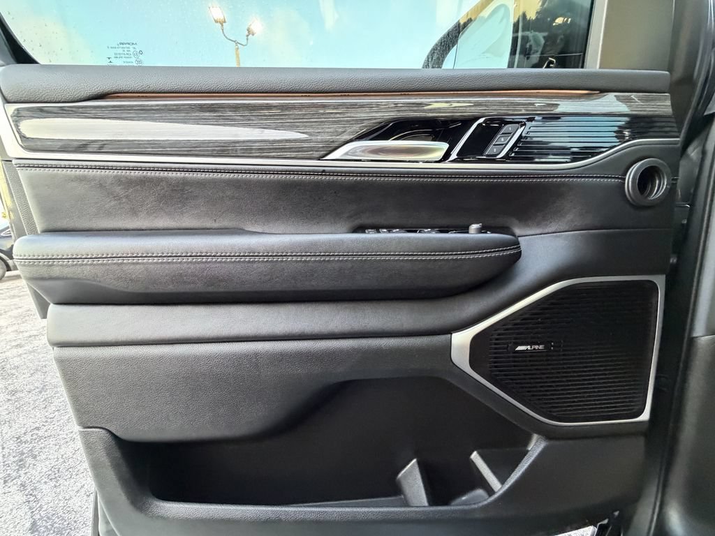 Used 2022 Jeep Wagoneer Series II AWD/4WD image 20