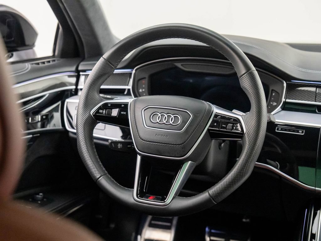Used 2022 Audi S8 image 11