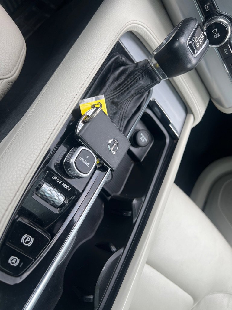 Used 2016 Volvo XC90 T5 Momentum image 21