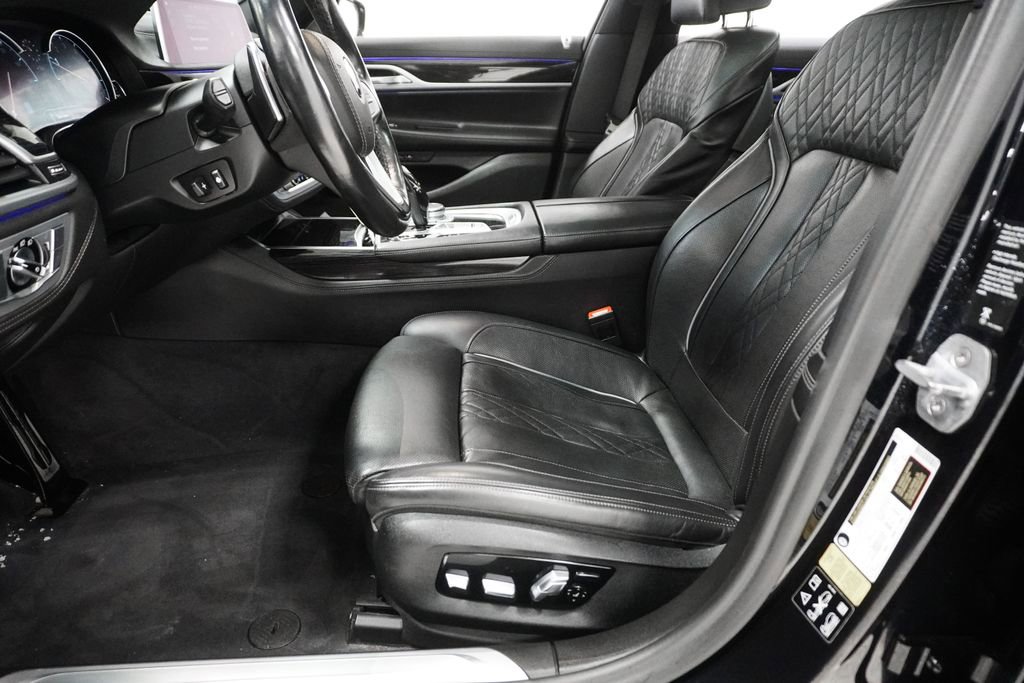 Used 2019 BMW 750i xDrive w/ M Sport Package image 6