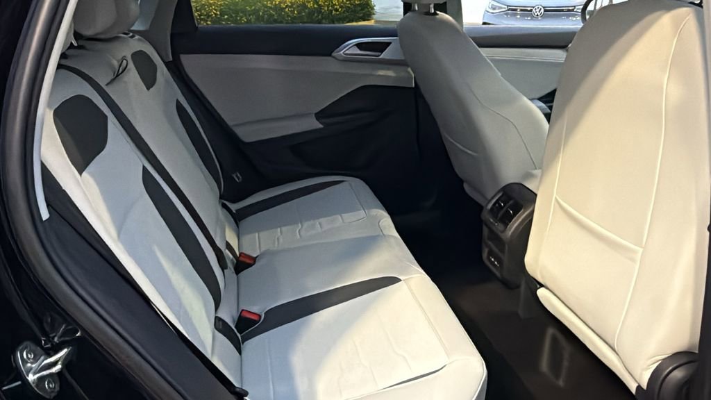 New 2026 Volkswagen Taos SE image 28