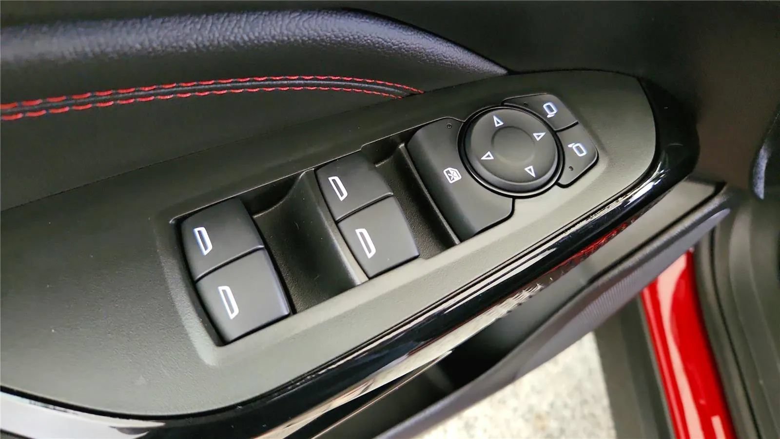 New 2026 Chevrolet Trax RS w/ Driver Confidence Package FWD image 31