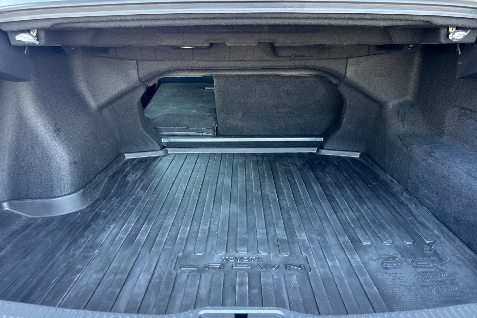 Used 2025 Toyota Crown XLE w/ Carpet Mat Package (TMS) image 16