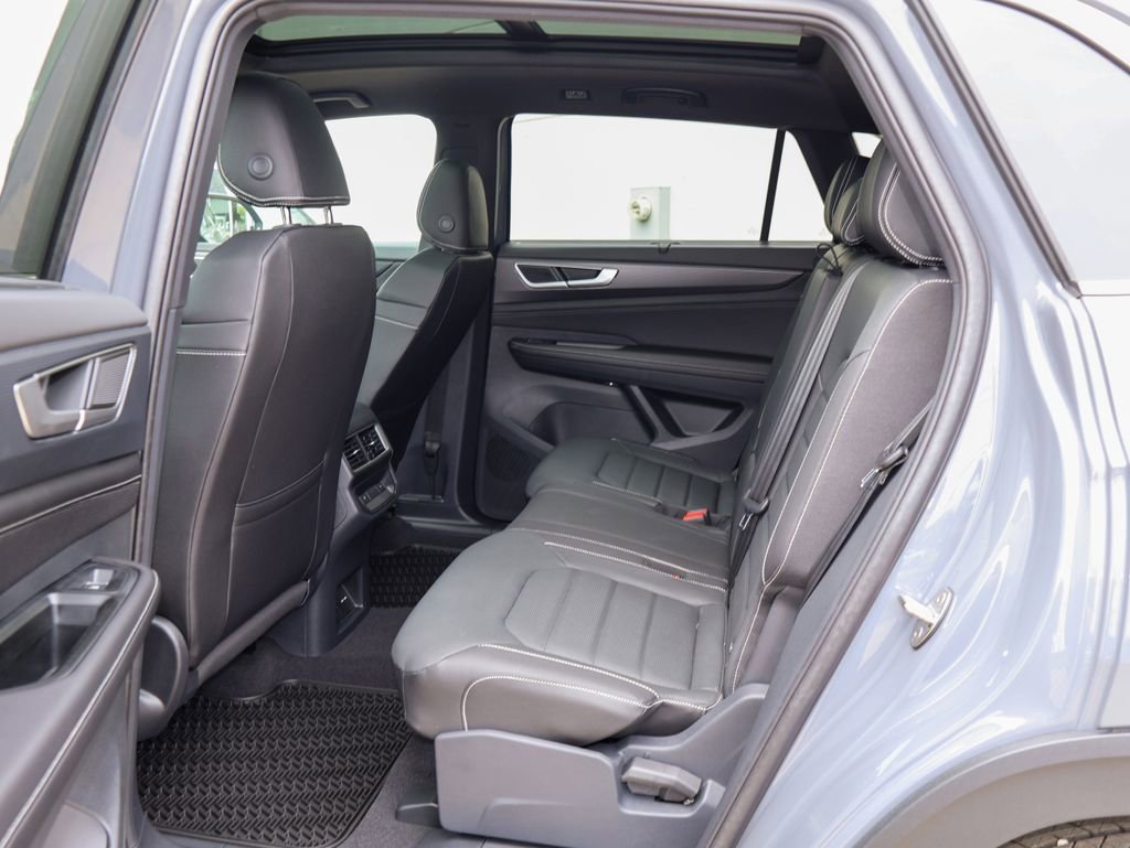 New 2026 Volkswagen Tiguan SE R-Line AWD/4WD image 16