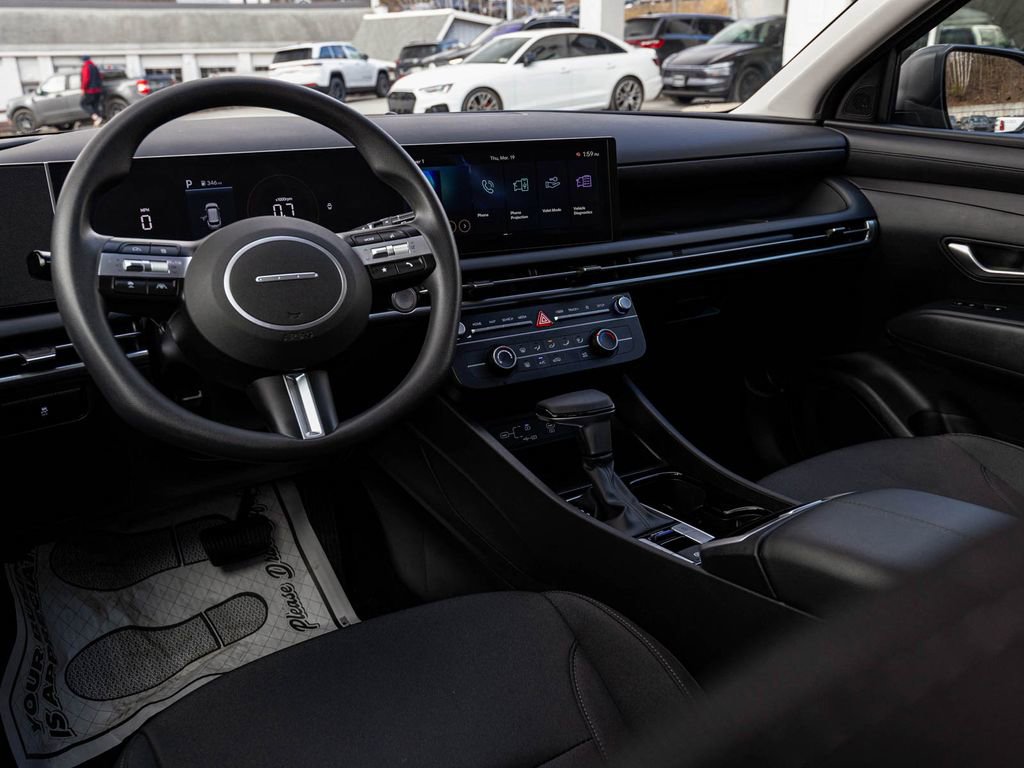 Used 2025 Hyundai Tucson SE image 17