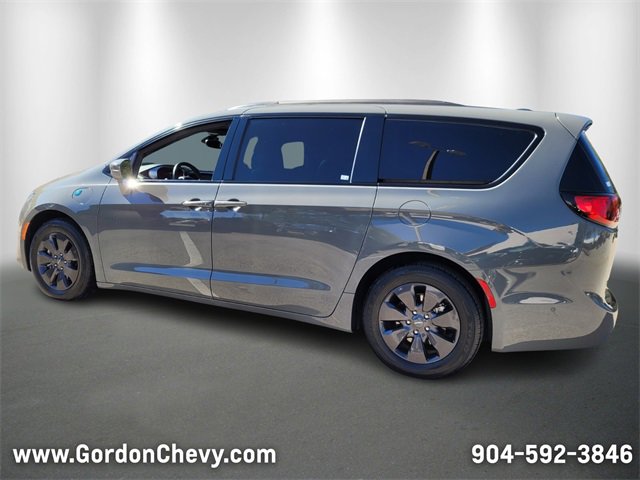 Used 2020 Chrysler Pacifica Limited w/ Advanced Safetytec Group image 3