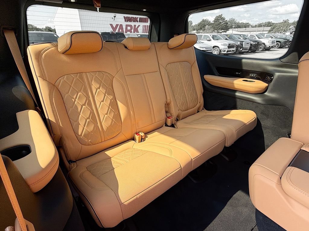 New 2026 Jeep Grand Wagoneer Summit AWD/4WD image 35