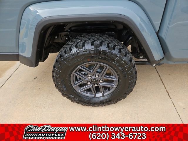 Used 2024 Jeep Gladiator Sport image 12