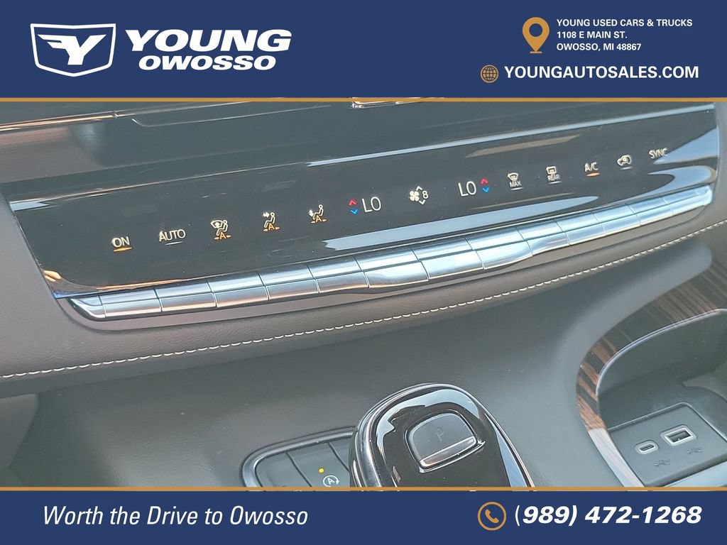 Used 2023 Cadillac Escalade Premium Luxury AWD/4WD image 20