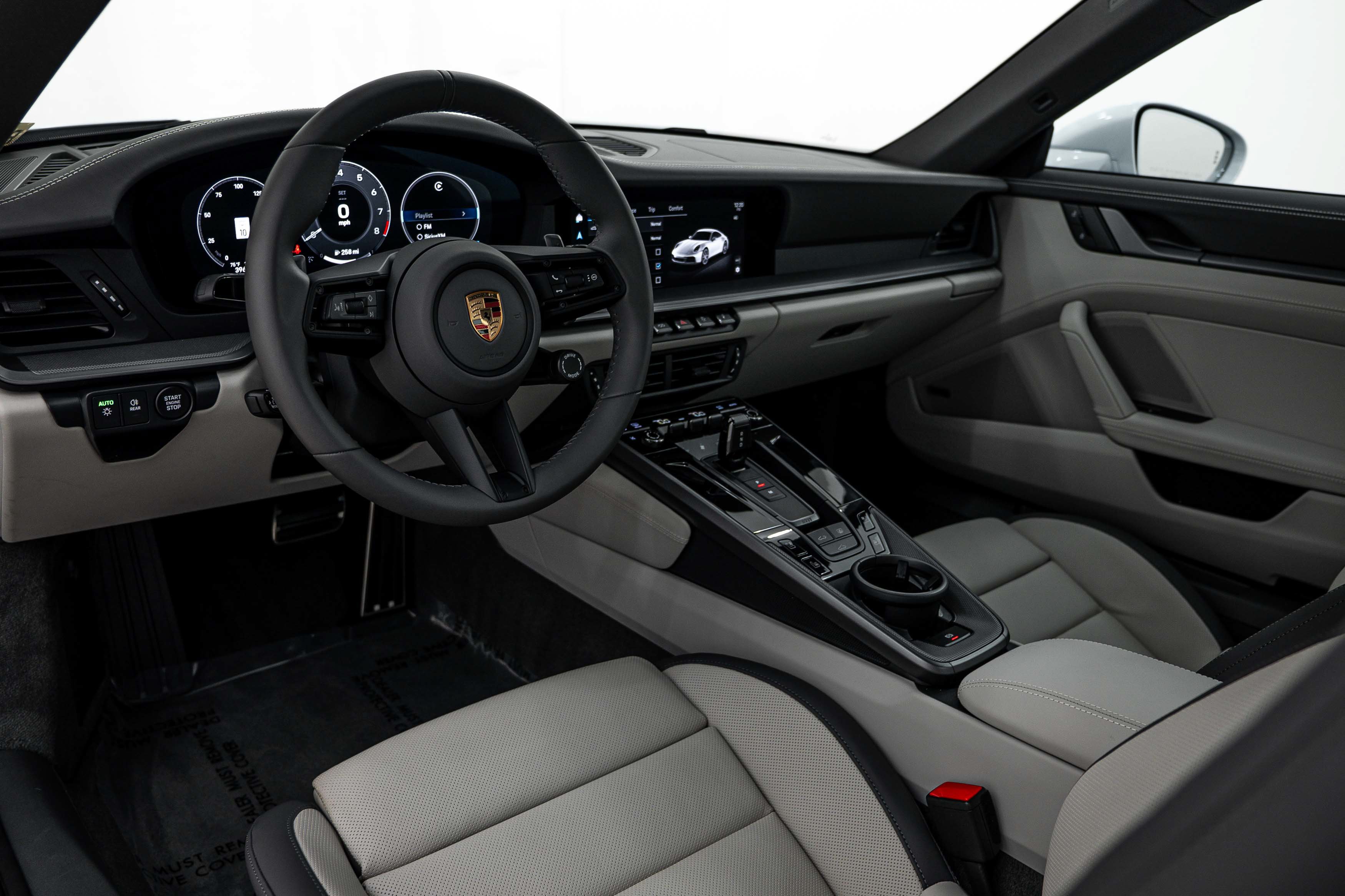 Certified 2025 Porsche 911 Carrera RWD image 4