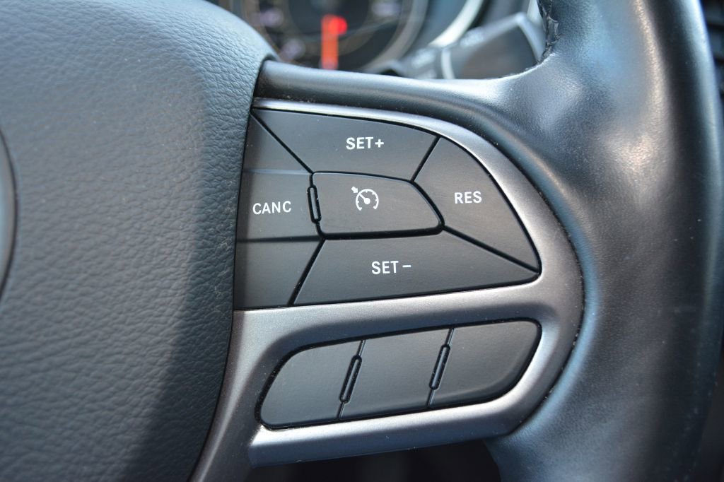Used 2020 Jeep Cherokee Latitude Plus w/ Cold Weather Group image 18