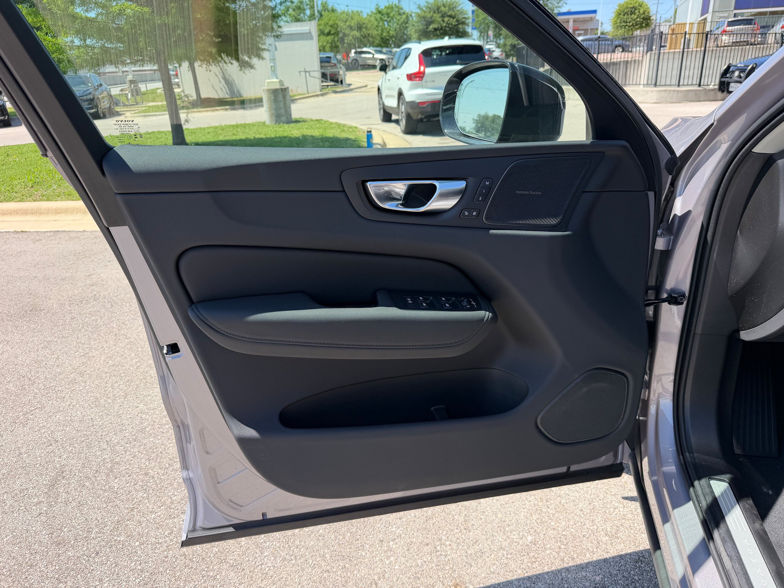 New 2026 Volvo XC60 T8 Plus w/ Protection Package Premier AWD/4WD image 18