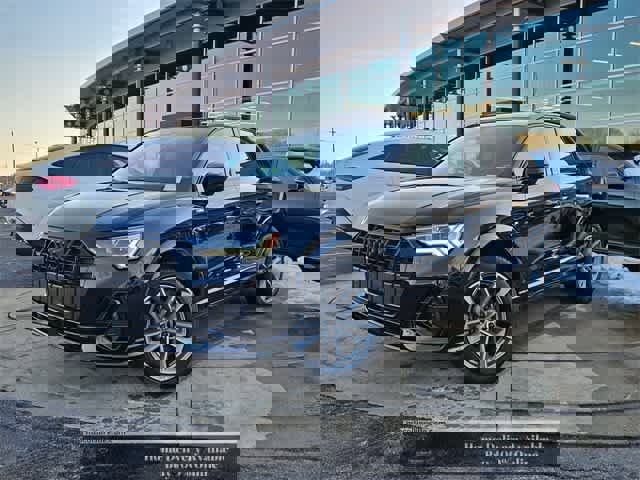 Used 2025 Audi Q3 2.0T Premium w/ Convenience Package image 1