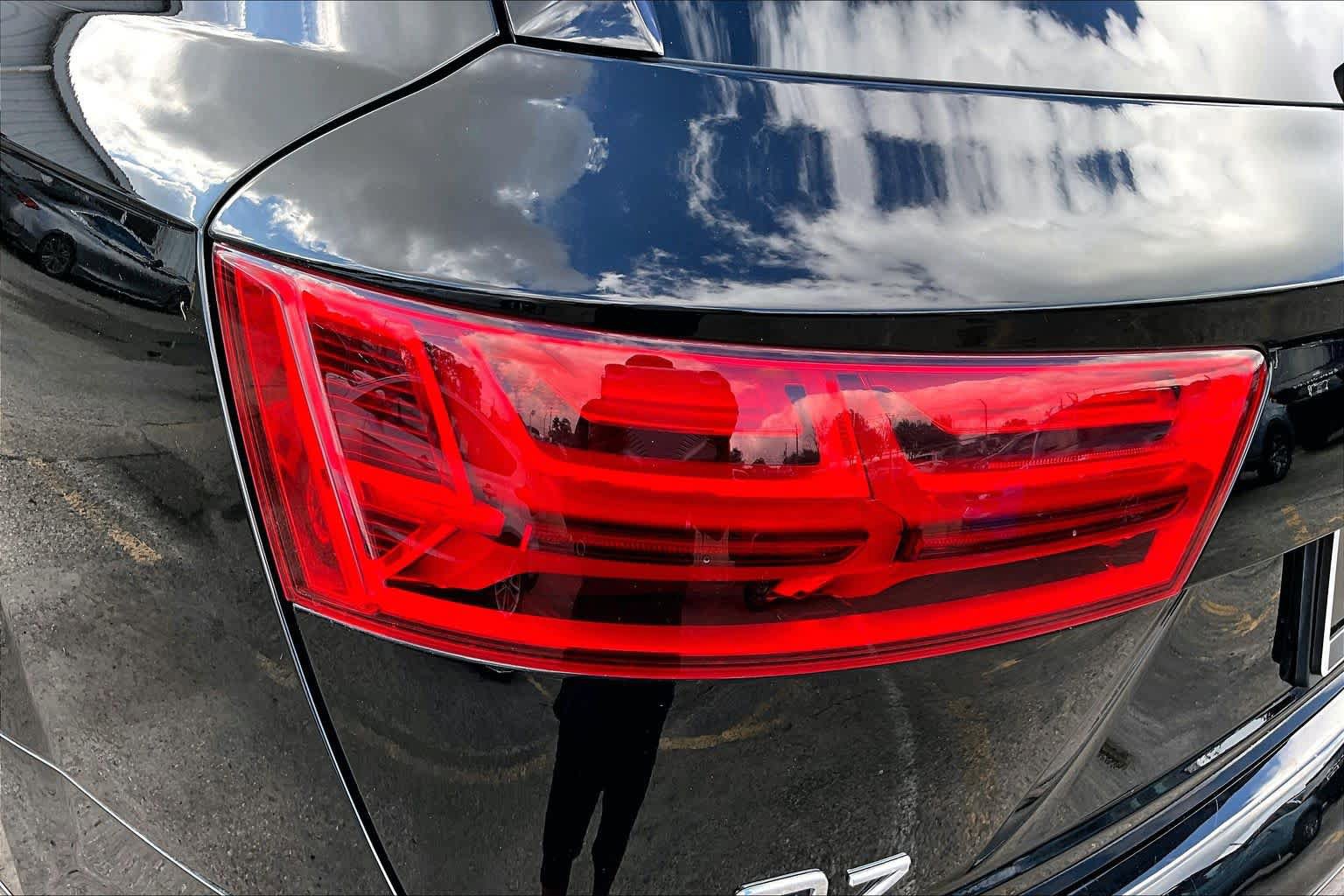 Used 2018 Audi Q7 3.0T Premium AWD/4WD image 28