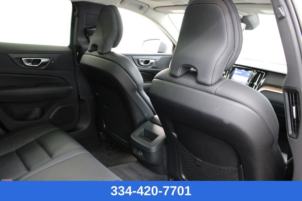Used 2025 Volvo V60 B5 Cross Country Plus image 21