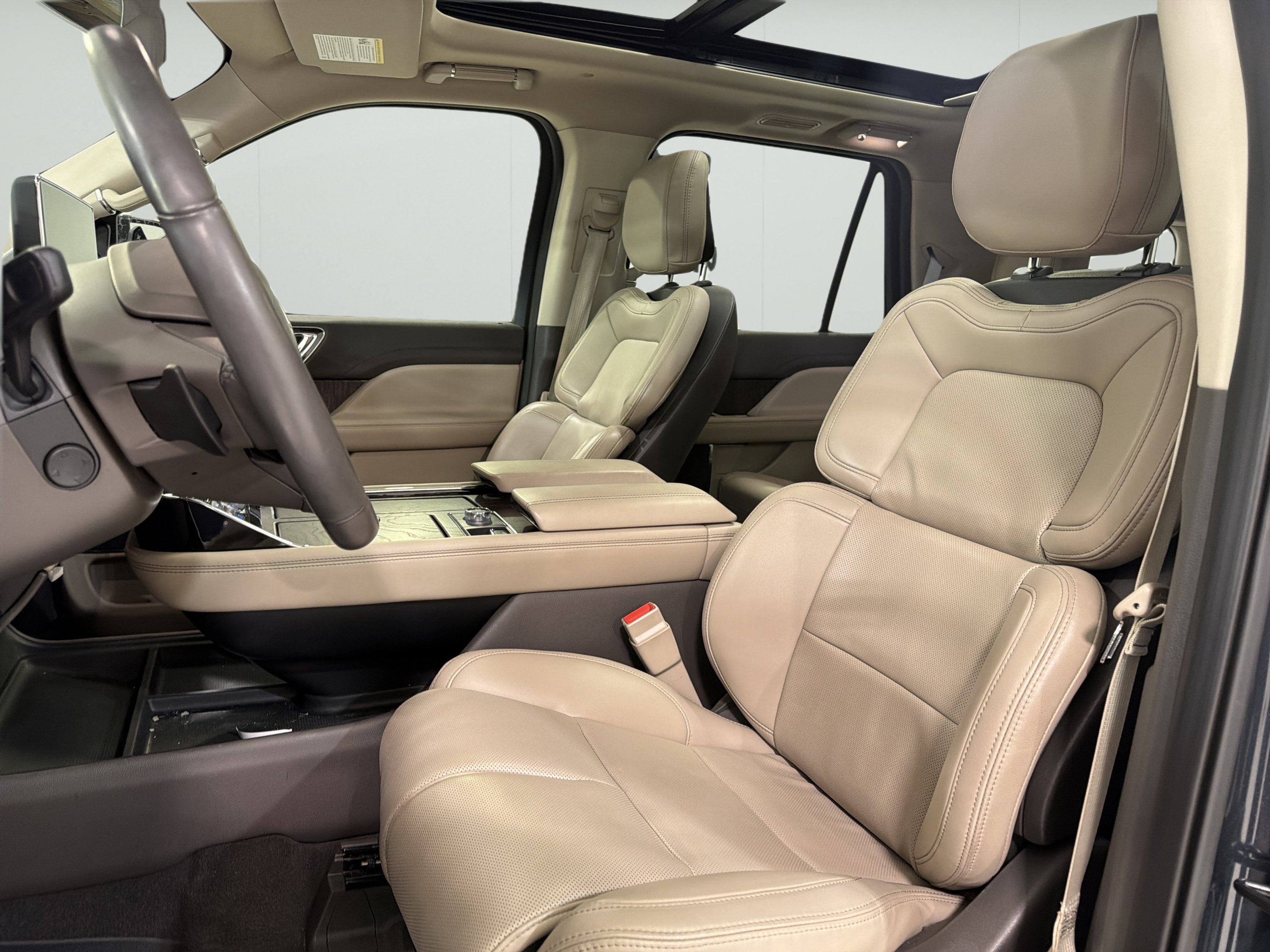 Used 2022 Lincoln Navigator 2WD image 9