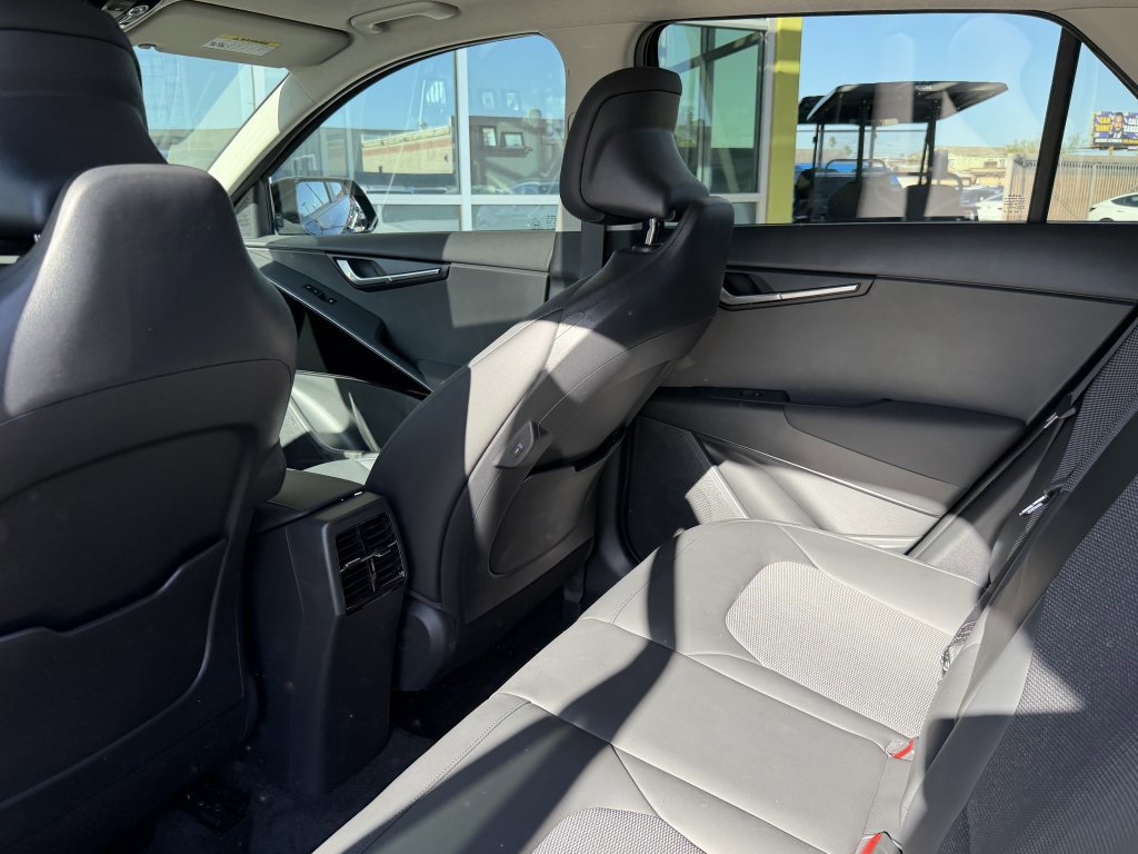 Used 2024 Kia Niro EX Touring image 32