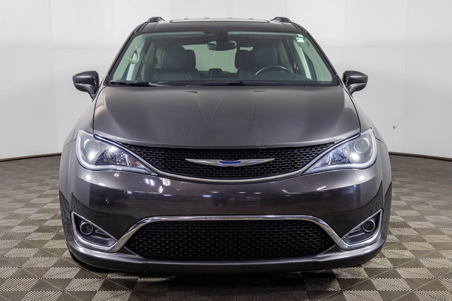 Used 2018 Chrysler Pacifica Touring-L image 12