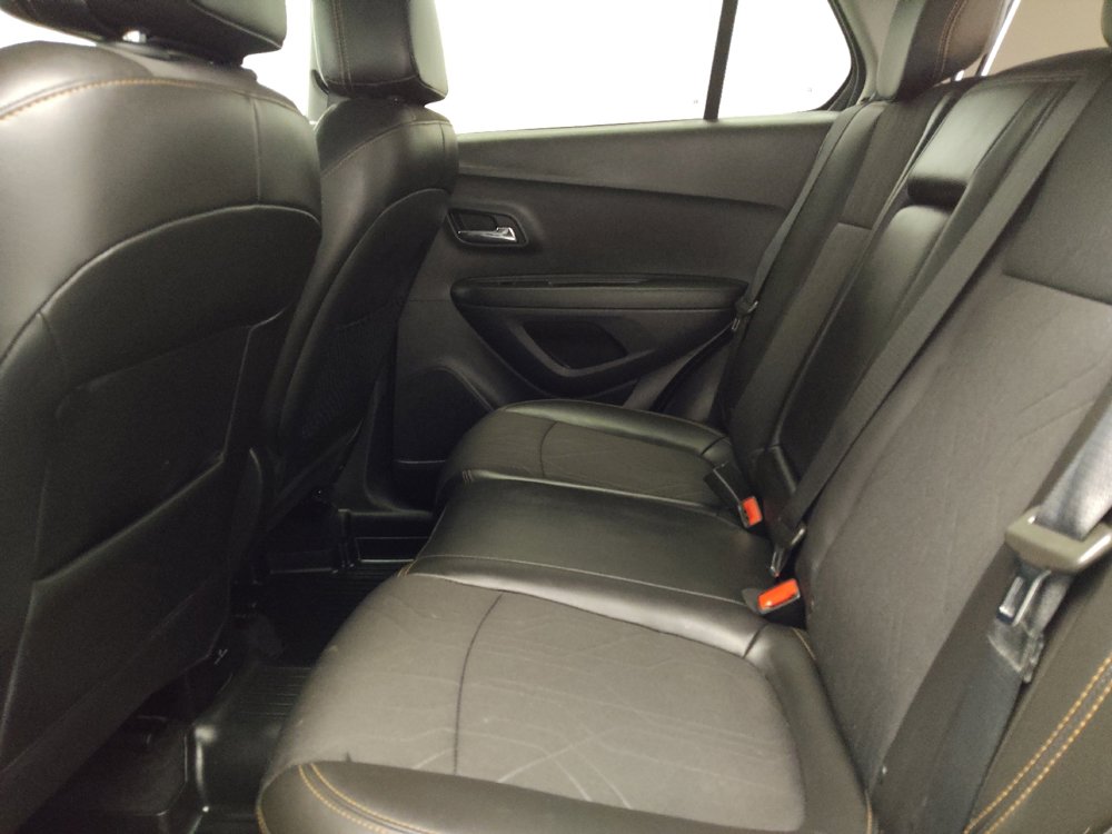 Used 2020 Chevrolet Trax LT w/ Redline Edition AWD/4WD image 18