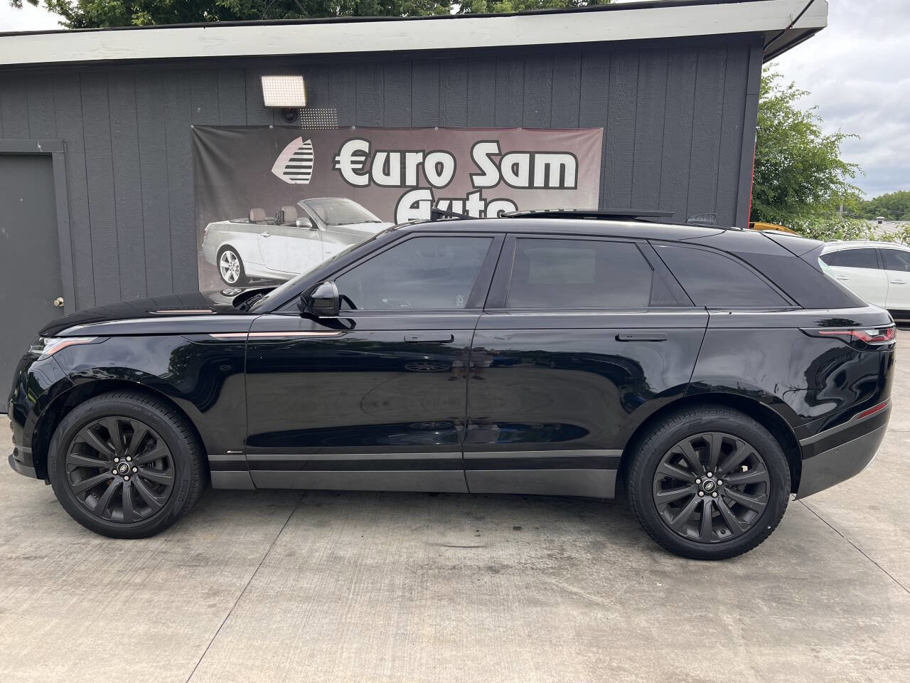 Used 2018 Land Rover Range Rover Velar R-Dynamic SE image 4