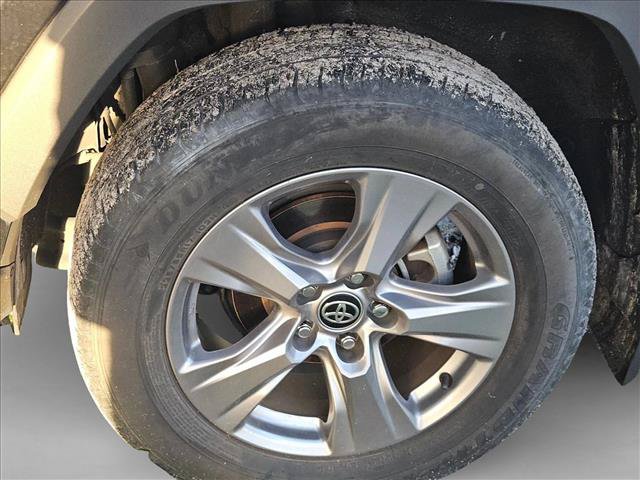 Used 2024 Toyota RAV4 XLE w/ Convenience Package FWD image 5