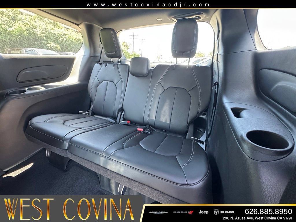 New 2027 Chrysler Pacifica Select FWD image 34
