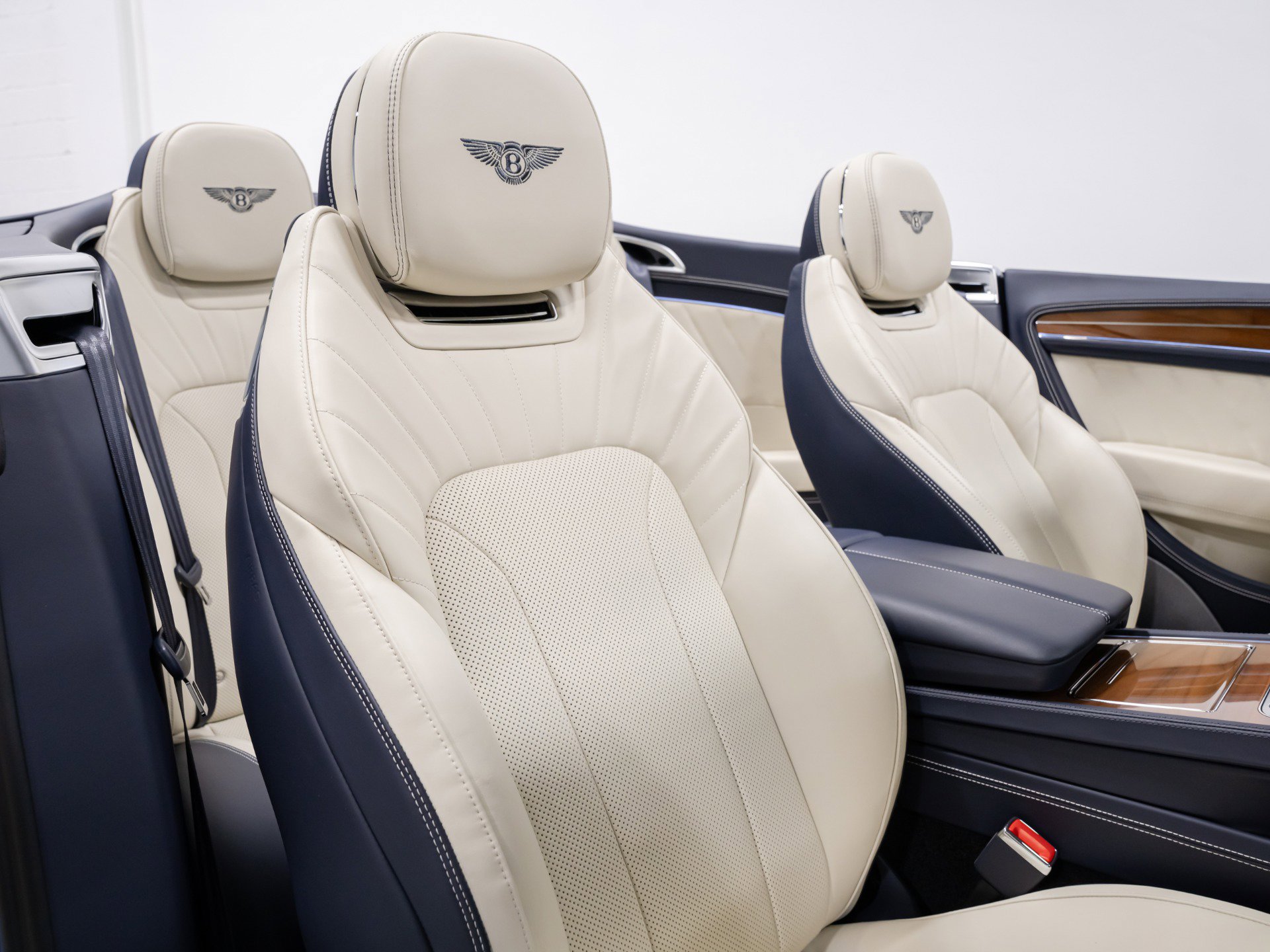 Used 2024 Bentley Continental GT V8 AWD/4WD image 74