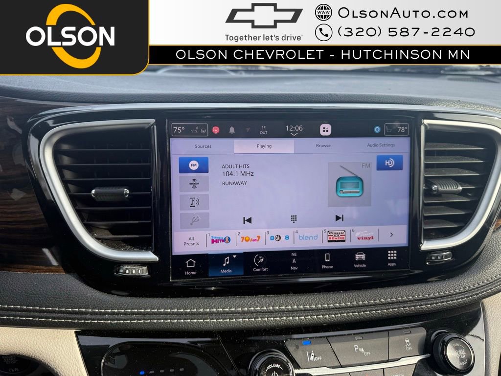 Used 2023 Chrysler Pacifica Limited image 18