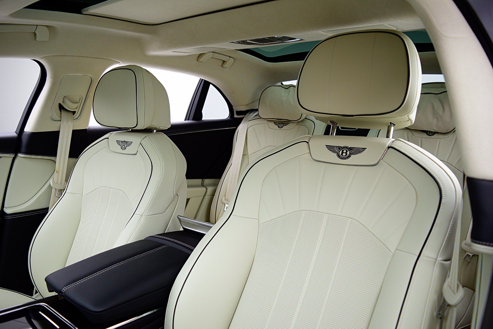 Used 2024 Bentley Flying Spur Azure AWD/4WD image 28
