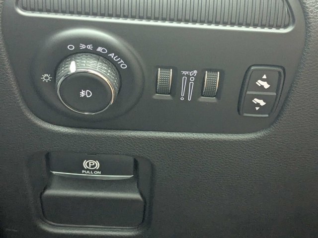 Certified 2023 Jeep Wagoneer Series II w/ Convenience Group I RWD image 23