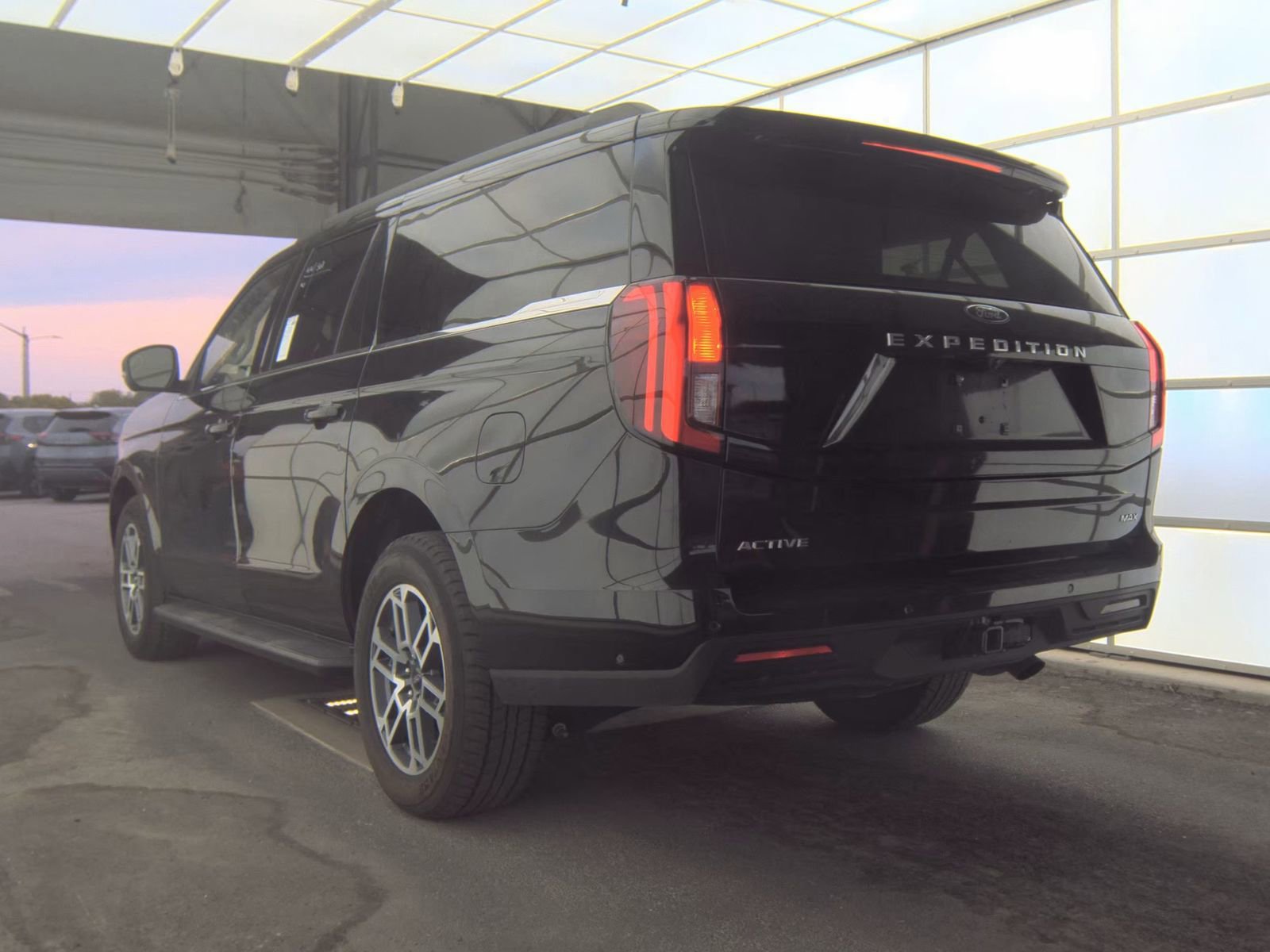 Used 2025 Ford Expedition Max Active AWD/4WD image 5