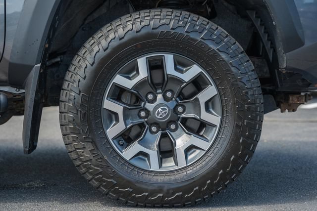 Used 2018 Toyota Tacoma TRD Off-Road w/ Four Season Floor Mat Package AWD/4WD image 18